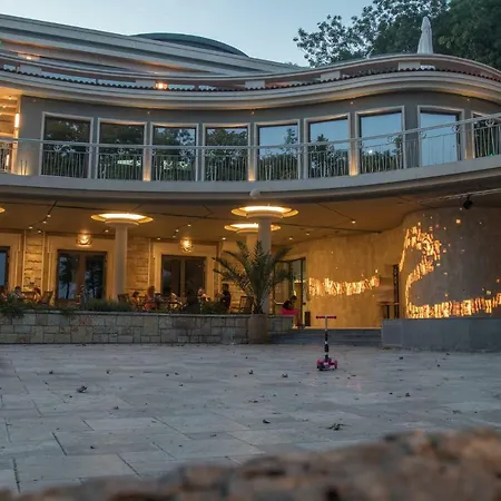Top Location Koloni דירה *