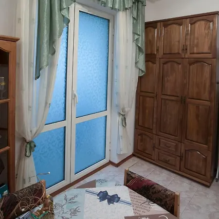 Top Location Koloni וארנה